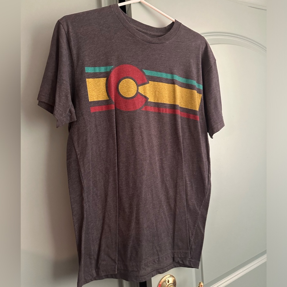 Men’s Medium Shirt. MUST BE BUNDLED